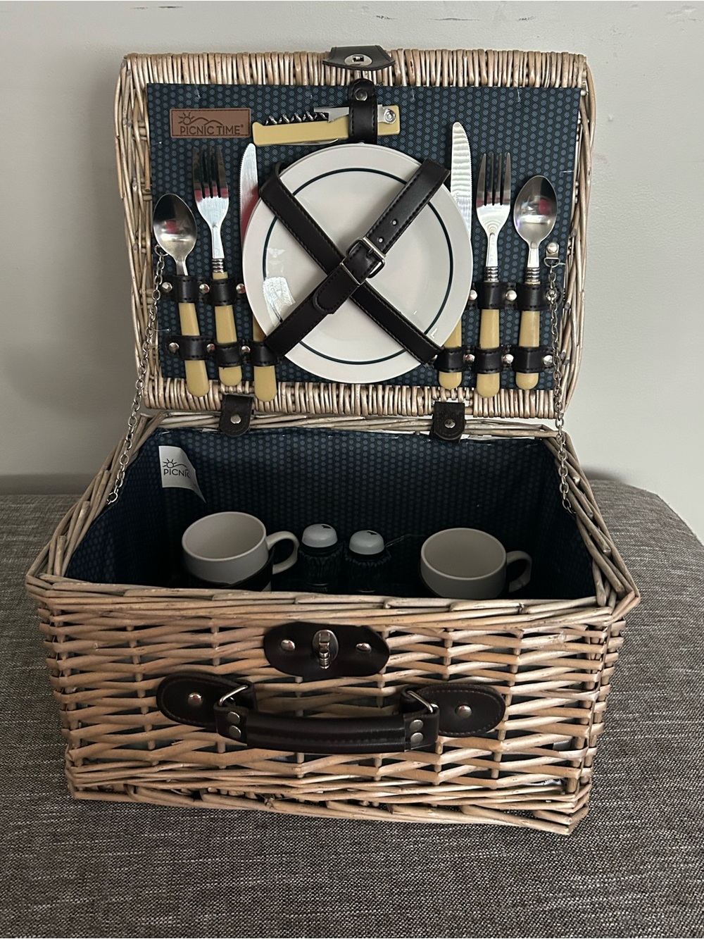 Picnic Time Wicker Picnic Basket Set in Natural & Navy